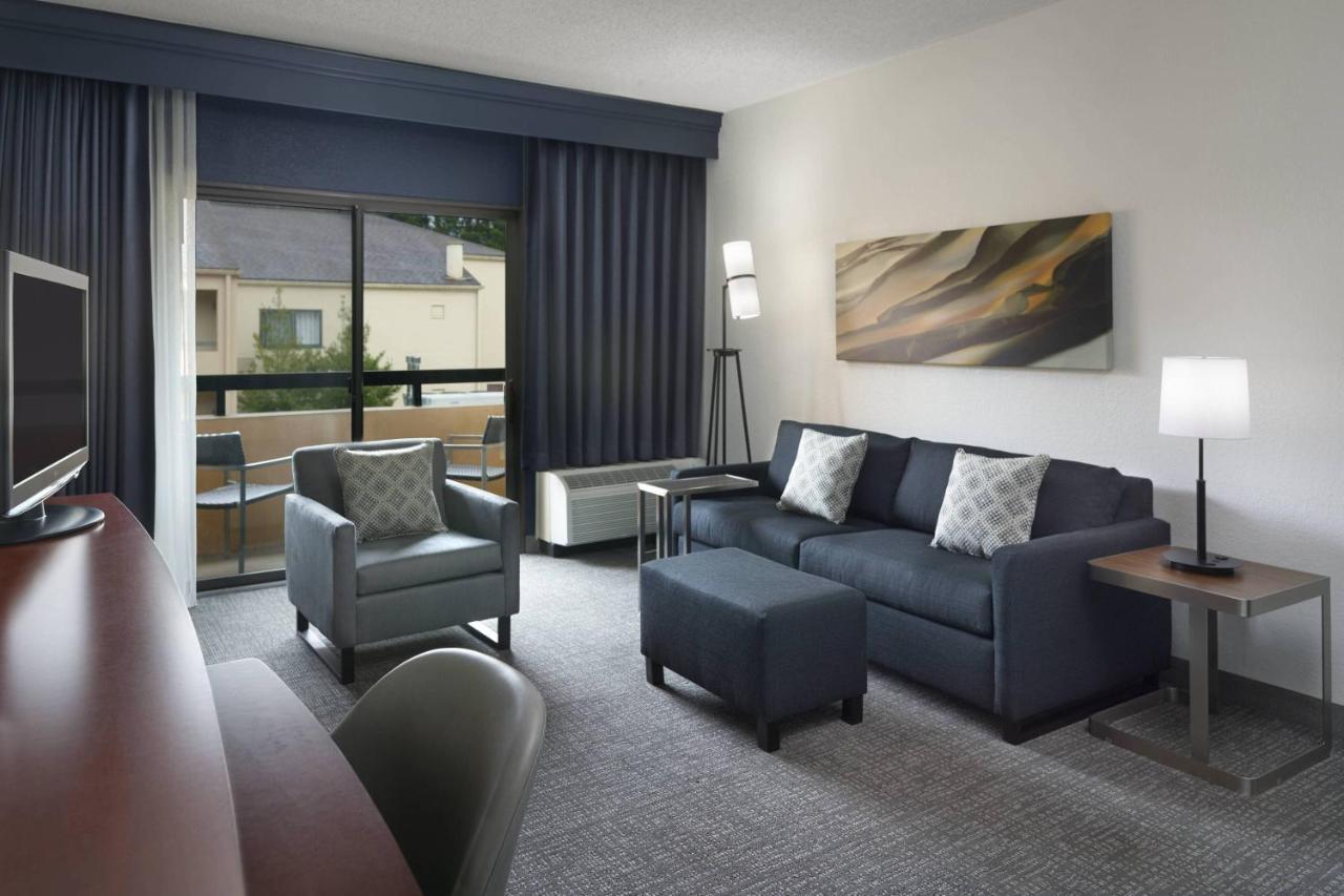 Hotel Courtyard Charlotte Arrowood Extérieur photo
