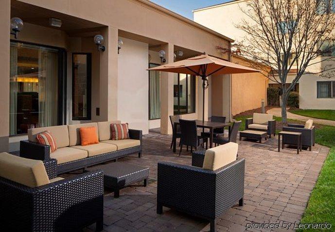 Hotel Courtyard Charlotte Arrowood Extérieur photo