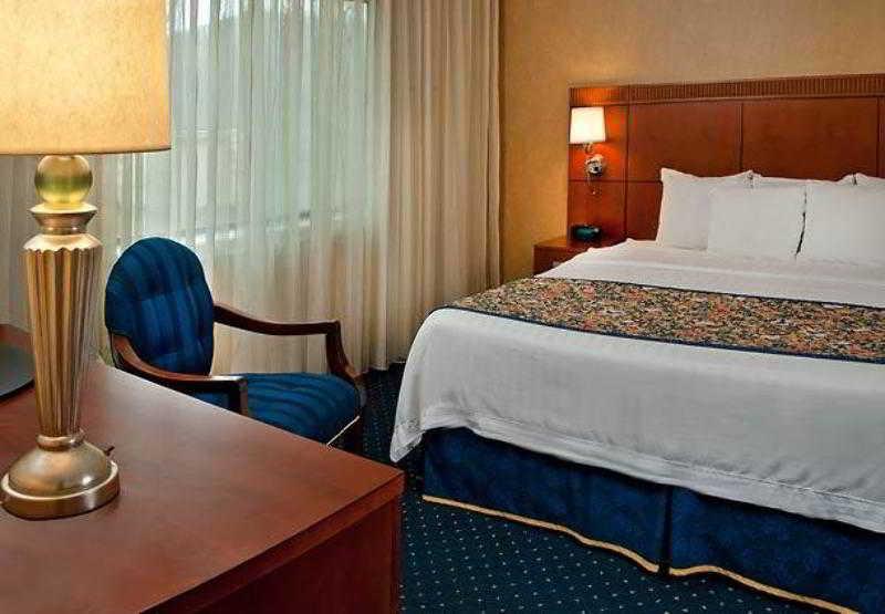 Hotel Courtyard Charlotte Arrowood Chambre photo
