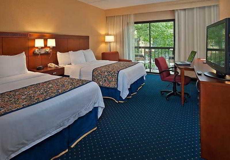 Hotel Courtyard Charlotte Arrowood Chambre photo
