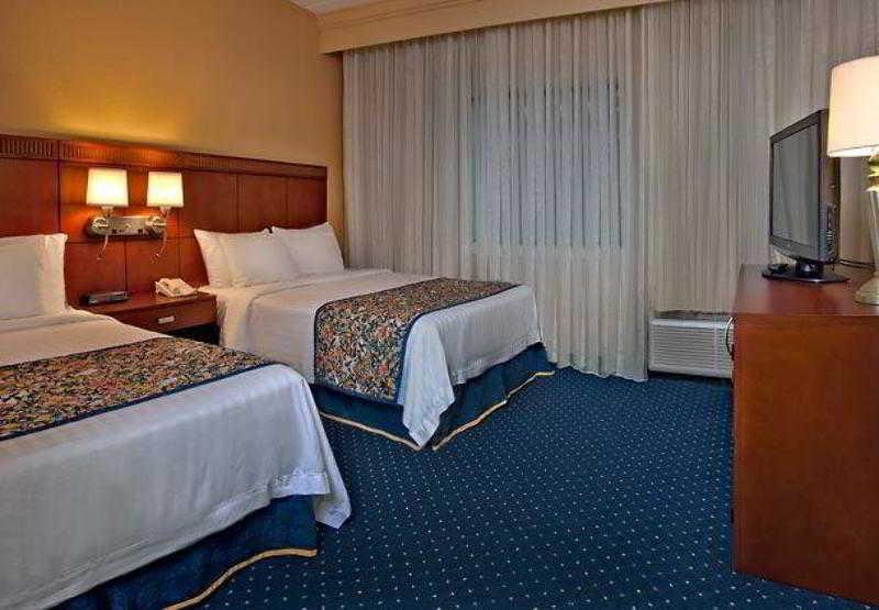 Hotel Courtyard Charlotte Arrowood Chambre photo