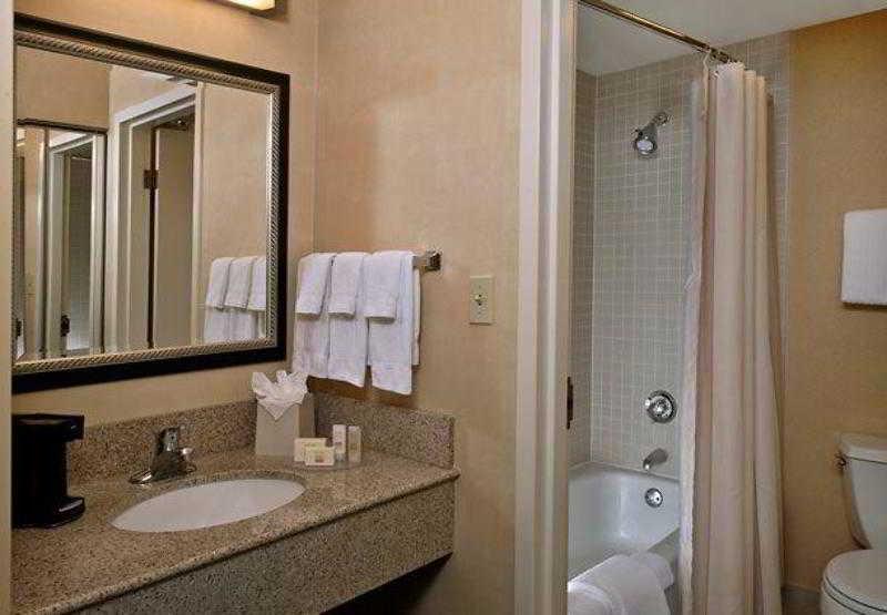 Hotel Courtyard Charlotte Arrowood Chambre photo