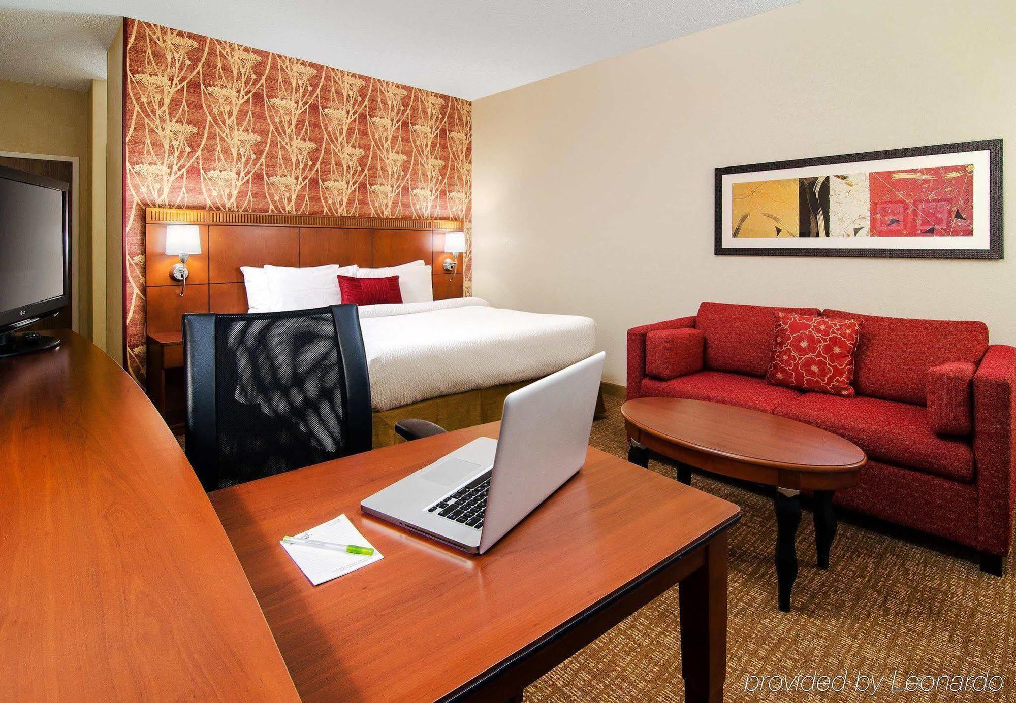 Hotel Courtyard Charlotte Arrowood Extérieur photo