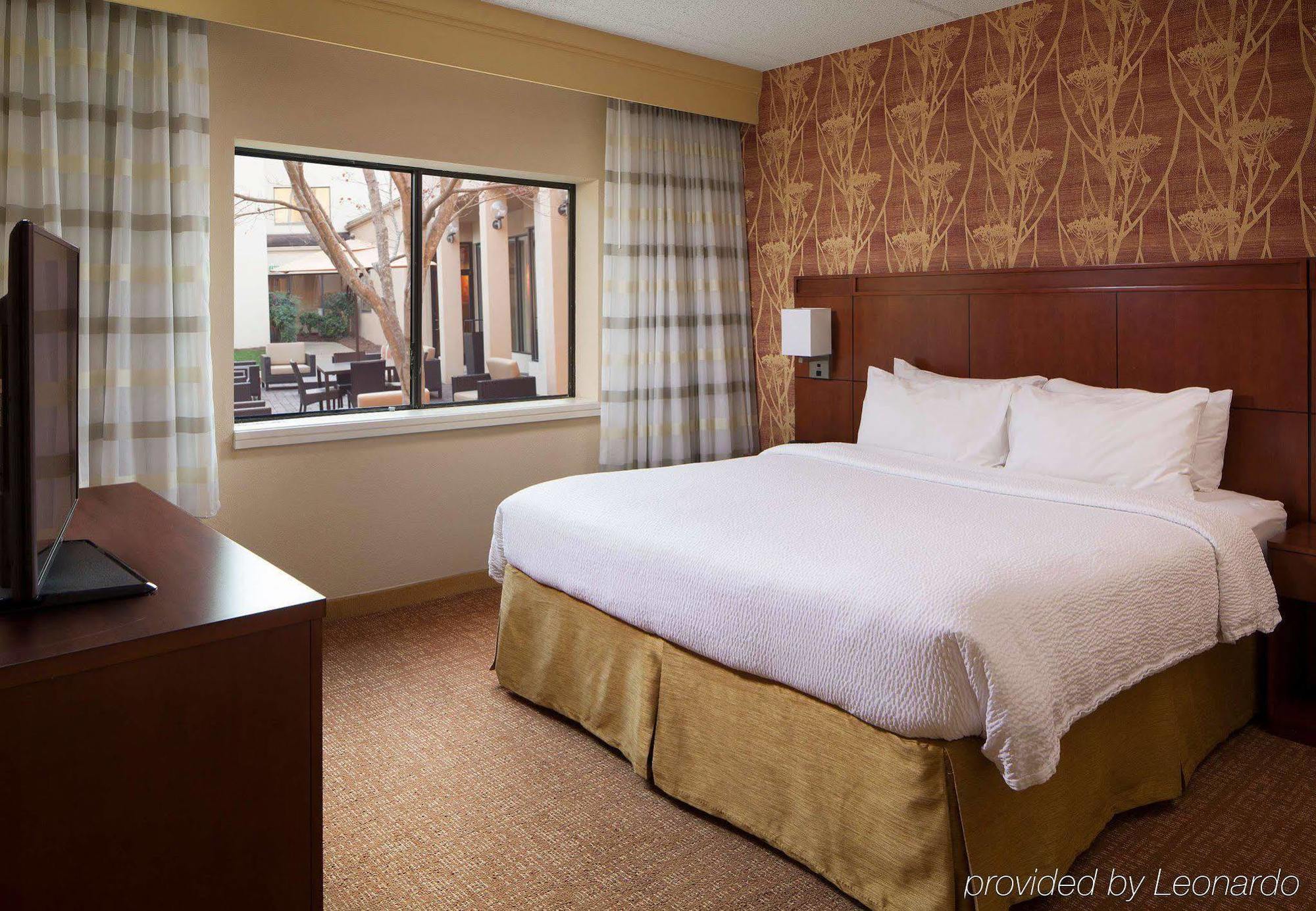 Hotel Courtyard Charlotte Arrowood Extérieur photo